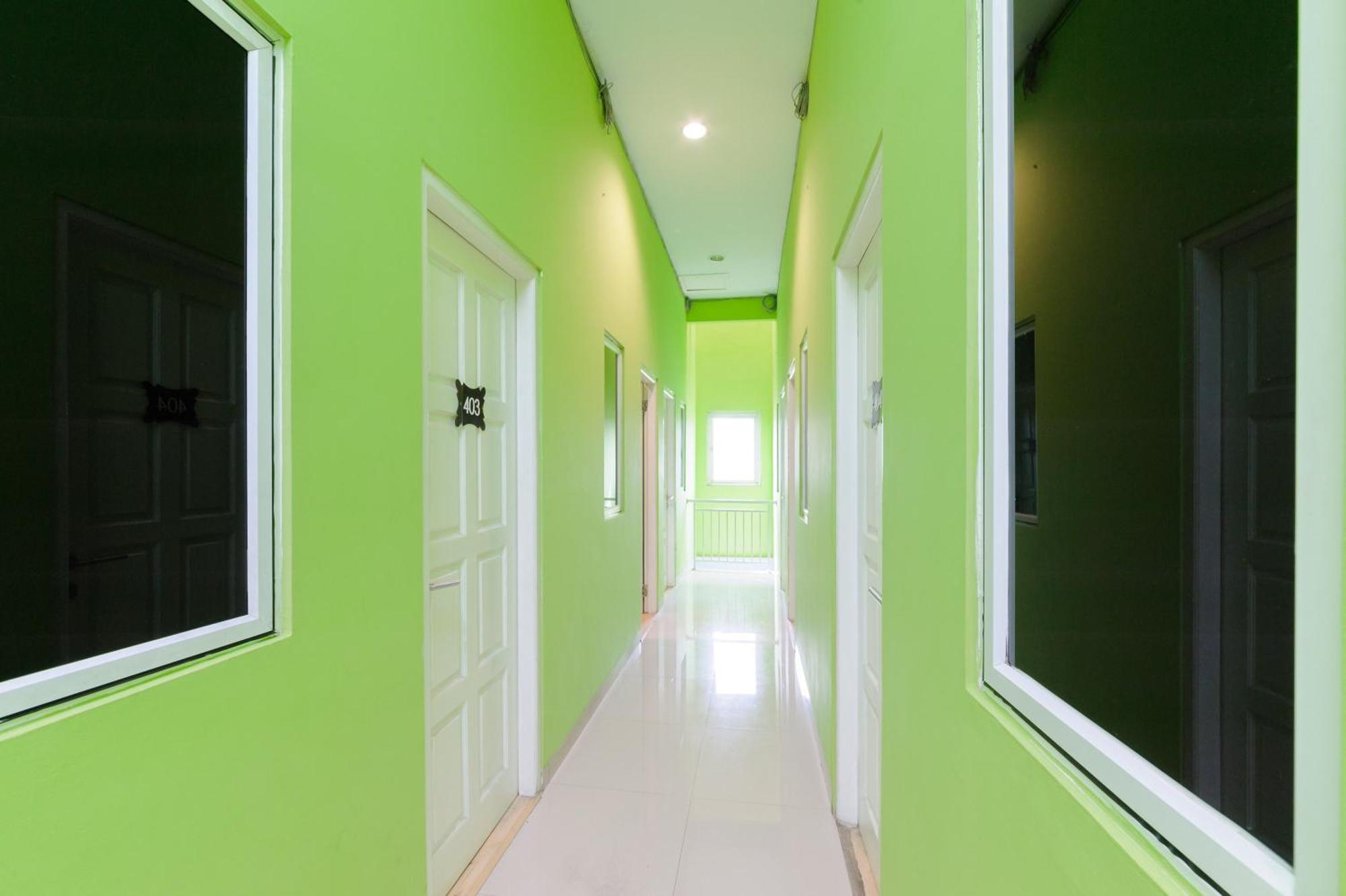 Reddoorz Near Stasiun Palmerah Hotel 3*