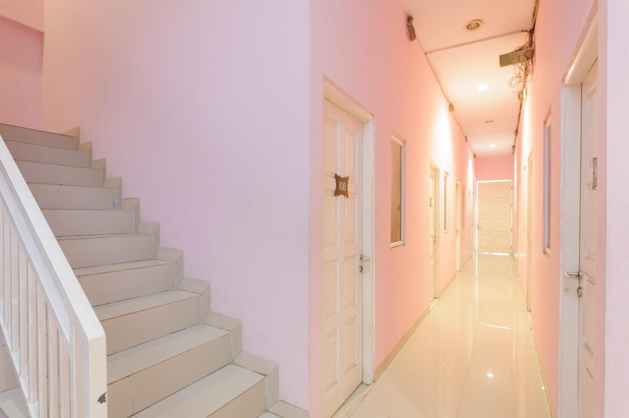 Reddoorz Near Stasiun Palmerah Hotel Jakarta